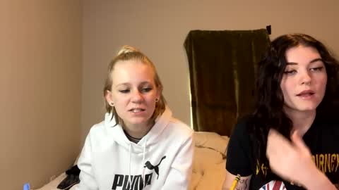 Snapshot of goddessfeyaa chatting on 12-15-24, 04:15 feyaa22 online show from 12-15-24, 04:15