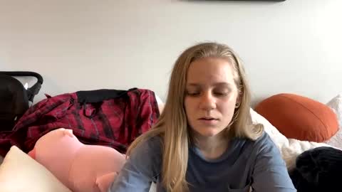 Snapshot of goddessfeyaa chatting on 02-19-25, 04:33 feyaa22 online show from 02-19-25, 04:33