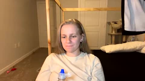 Snapshot of goddessfeyaa chatting on 03-01-25, 02:15 feyaa22 online show from 03-01-25, 02:15