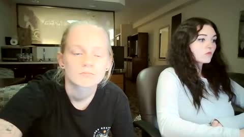 feyaa22 online show from 09-24-25, 05:00