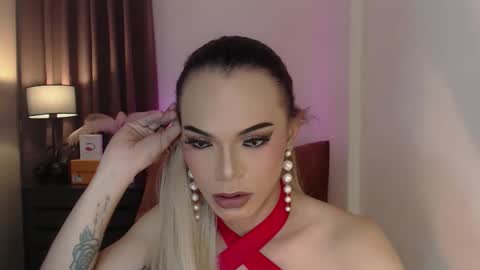 Snapshot of goddessmichaella chatting on 12-01-24, 04:29 Michaella online show from 12-01-24, 04:29
