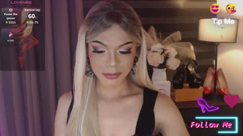 Snapshot of goddessmichaella chatting on 06-11-26, 07:12 Michaella online show from 06-11-26, 07:12