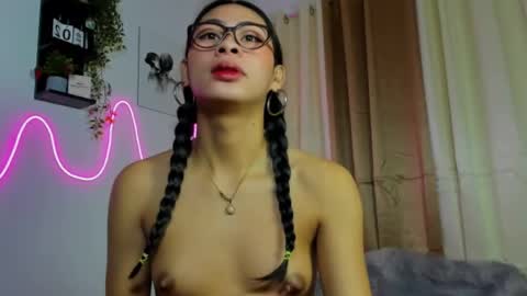 Snapshot of goddessnianxx chatting on 02-11-26, 01:43 Kyla and Nian online show from 02-11-26, 01:43