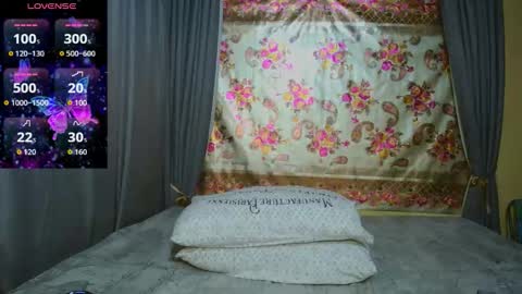 Layla Salvardor online show from 10-14-25, 09:10