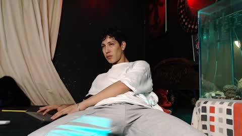 Snapshot of godly_huan chatting on 05-17-26, 10:11 HUAN online show from 05-17-26, 10:11