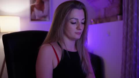 Snapshot of gold__blond chatting on 09-19-25, 01:12 gold blond online show from 09-19-25, 01:12