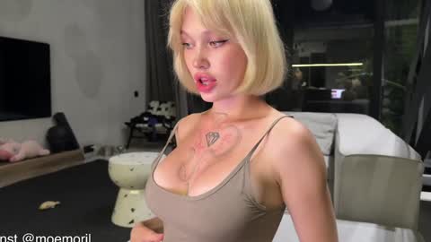 Snapshot of golden_alinee chatting on 03-15-26, 02:01 Aline meow online show from 03-15-26, 02:01