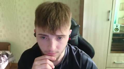 Snapshot of golden_boyyy21 chatting on 03-30-26, 01:45 Golden boyyy21 online show from 03-30-26, 01:45