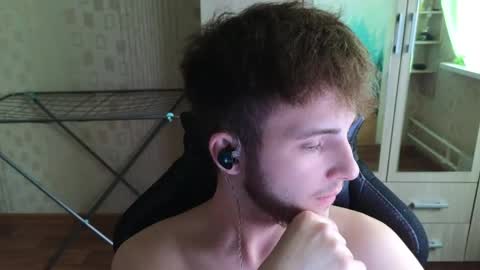 Snapshot of golden_boyyy21 chatting on 04-16-26, 02:51 Golden boyyy21 online show from 04-16-26, 02:51