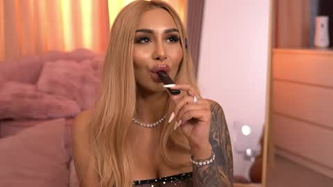 GoldenAmberX online show from 05-18-26, 02:01