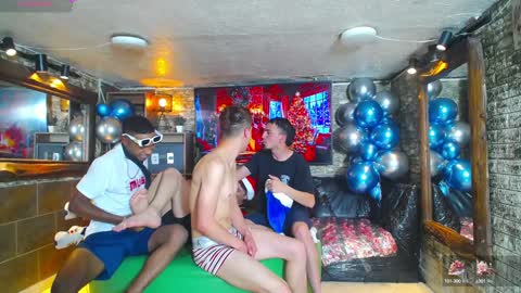 GOLDENJOI online show from 12-21-24, 04:14