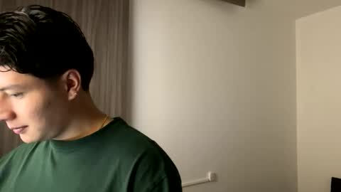 Snapshot of goldenknight33 chatting on 09-18-25, 01:46 goldenknight33 online show from 09-18-25, 01:46