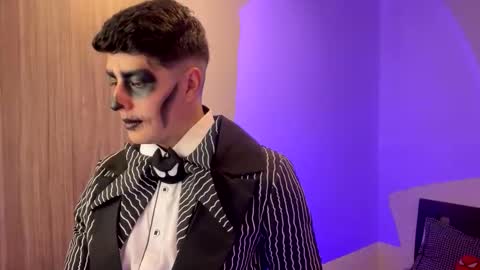 Snapshot of goldenknight33 chatting on 10-31-25, 04:30 goldenknight33 online show from 10-31-25, 04:30