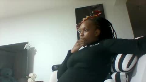 Snapshot of goldenmusexo chatting on 04-14-26, 10:38 goldenmusexo online show from 04-14-26, 10:38