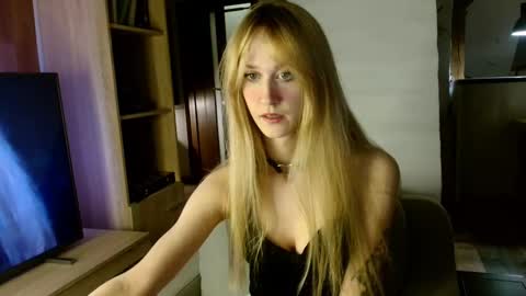 Snapshot of goldiehanny chatting on 02-13-25, 06:48 GoldieHanny online show from 02-13-25, 06:48