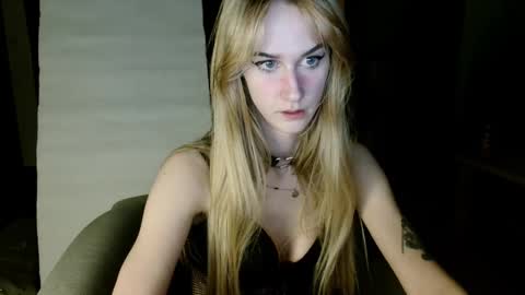 Snapshot of goldiehanny chatting on 02-19-25, 02:01 GoldieHanny online show from 02-19-25, 02:01