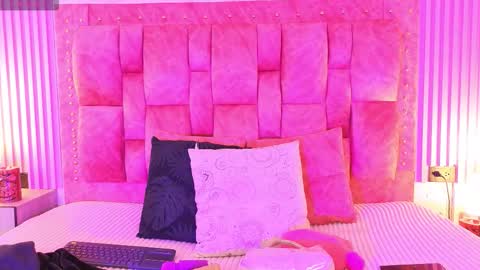 goldilockss15 online show from 10-07-25, 03:14