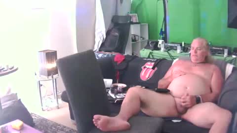 Snapshot of goldyguy011 chatting on 12-26-24, 08:53 goldyguy011 online show from 12-26-24, 08:53