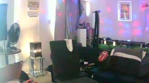 Snapshot of goldyguy011 chatting on 01-28-25, 01:18 goldyguy011 online show from 01-28-25, 01:18