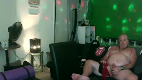 Snapshot of goldyguy011 chatting on 02-25-25, 06:42 goldyguy011 online show from 02-25-25, 06:42