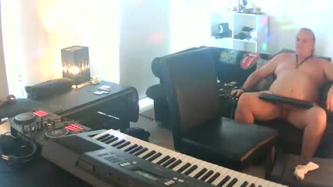 Snapshot of goldyguy011 chatting on 09-28-25, 02:50 goldyguy011 online show from 09-28-25, 02:50