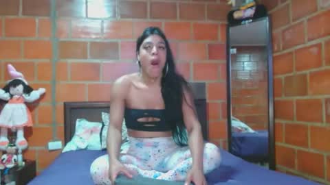 Snapshot of golositha26 chatting on 12-26-24, 05:15 Valentina online show from 12-26-24, 05:15