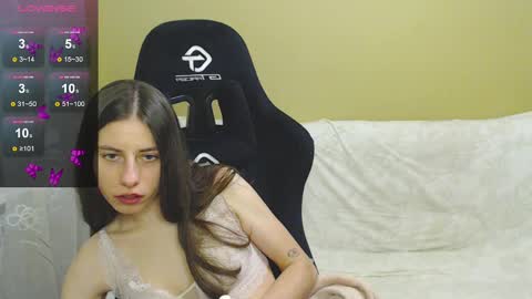 Snapshot of good__night chatting on 12-21-24, 06:23 Elizabeth Effie online show from 12-21-24, 06:23