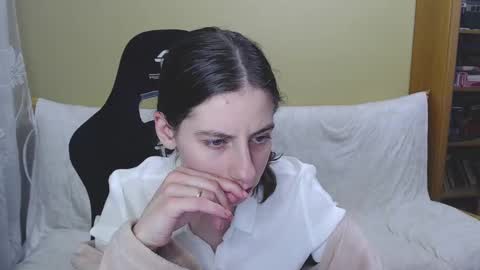 Snapshot of good__night chatting on 03-09-25, 06:32 Elizabeth Effie online show from 03-09-25, 06:32