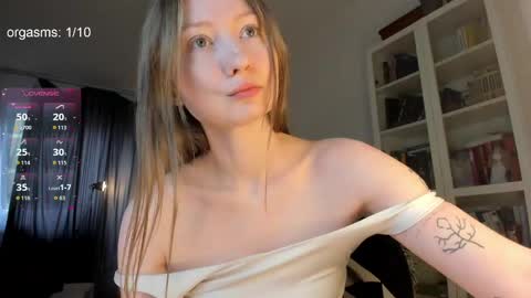 Snapshot of goodg_oddamn chatting on 04-21-26, 05:36 SOPHIE online show from 04-21-26, 05:36