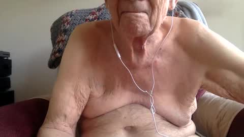Snapshot of goodgrief12345 chatting on 09-18-25, 08:11 Sweet old guy online show from 09-18-25, 08:11