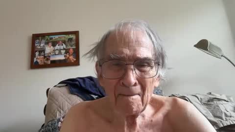 Snapshot of goodgrief12345 chatting on 05-27-26, 06:49 Sweet old guy online show from 05-27-26, 06:49
