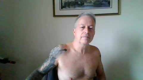 Snapshot of goodgriefnotagain chatting on 10-21-25, 09:43 Goodgriefnotagain online show from 10-21-25, 09:43