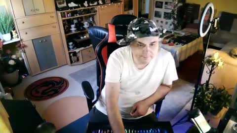 Snapshot of google5001 chatting on 09-25-25, 05:44 google5001 online show from 09-25-25, 05:44