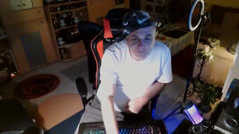 Snapshot of google5001 chatting on 11-16-25, 06:52 google5001 online show from 11-16-25, 06:52