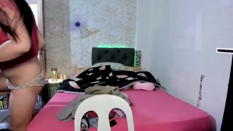 geneviev online show from 10-08-25, 04:37