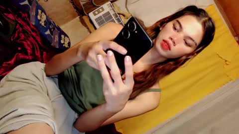 Snapshot of gorgeous_mafia16 chatting on 01-16-25, 05:01 Janna Marie online show from 01-16-25, 05:01