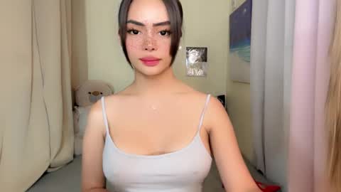 Snapshot of gorgeoustransgirl chatting on 02-10-26, 12:20 Emmy online show from 02-10-26, 12:20