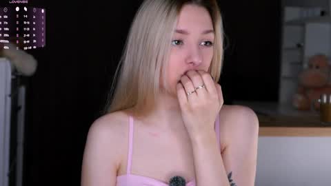 Snapshot of gossip__girl chatting on 04-07-26, 01:39 Luna online show from 04-07-26, 01:39