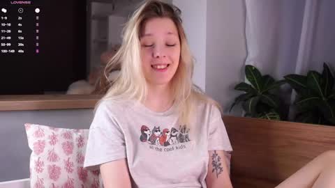 Luna online show from 06-05-26, 02:18