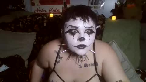 Snapshot of gothicgoddesss chatting on 09-25-25, 10:35 Desdemona online show from 09-25-25, 10:35