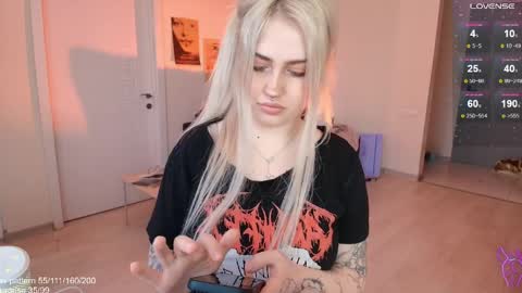 traumfrau Kira angel face devil eyes I SELL A LOT VIDEO IN GALLERY online show from 04-07-26, 12:16
