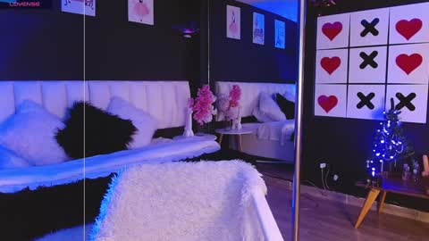 Meredith Alessandra online show from 12-18-24, 04:42