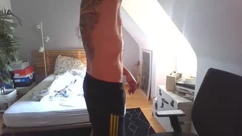 goura2000 online show from 10-13-25, 02:28