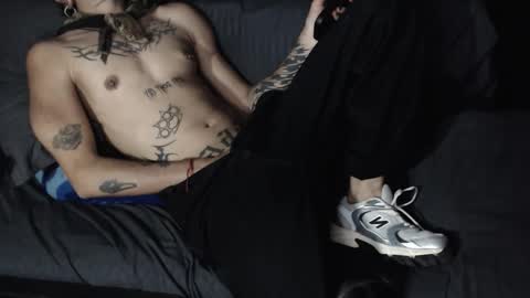 Snapshot of gowtherrrr_ chatting on 03-29-26, 05:18 Manolo modelo independiente online show from 03-29-26, 05:18