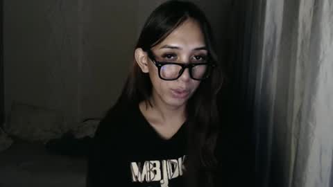 Snapshot of grace_for_youuu chatting on 03-23-26, 04:11 HoneyGrace online show from 03-23-26, 04:11