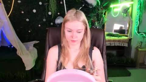 Snapshot of graceglamour chatting on 02-12-26, 05:13 Grace Glamour online show from 02-12-26, 05:13