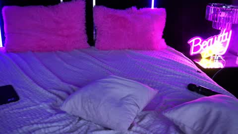 Grace online show from 02-03-25, 03:20