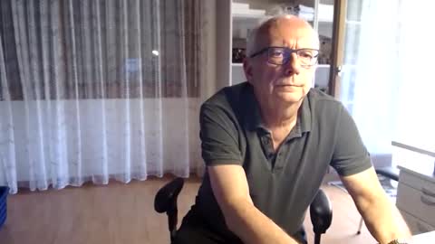 Snapshot of grandpach chatting on 04-08-26, 01:44 grandpach online show from 04-08-26, 01:44