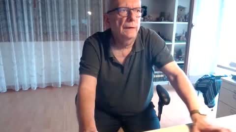 Snapshot of grandpach chatting on 05-05-26, 11:29 grandpach online show from 05-05-26, 11:29