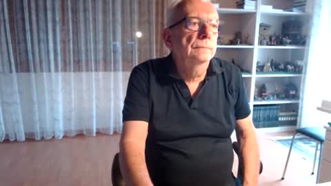 Snapshot of grandpach chatting on 05-14-26, 11:17 grandpach online show from 05-14-26, 11:17
